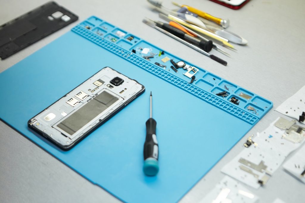 Apple Service Centre Technicians Repairing an iPhone in Nairobi